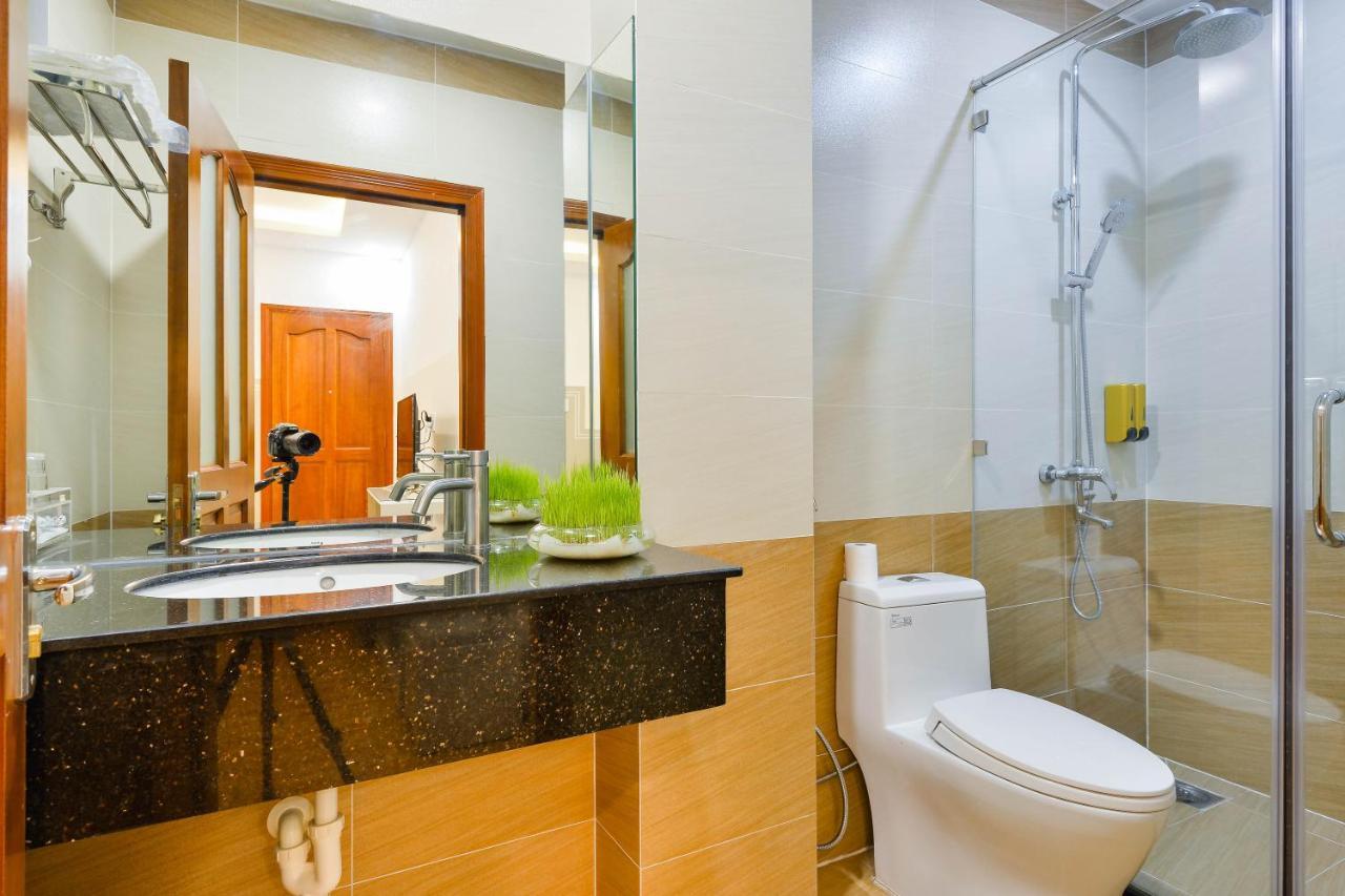 Khách sạn Tình Yêu Sân Bay 2*